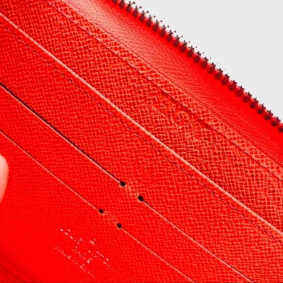 LV Epi leather wallet - Picture 2 of 9
